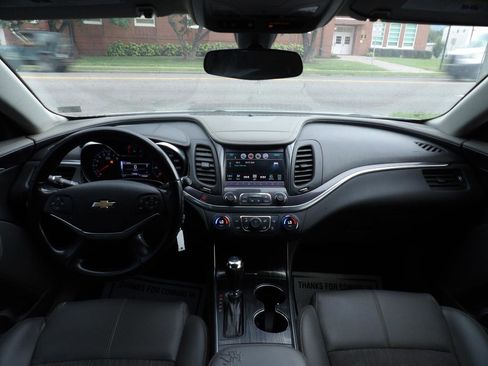 Used 2017 Chevrolet Impala LT FWD image 23