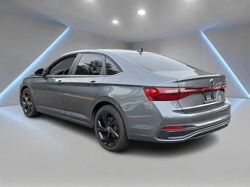 Used 2025 Volkswagen Jetta SE w/ Sunroof Package FWD image 6