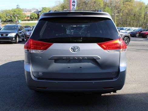 Used 2013 Toyota Sienna XLE w/ Entertainment Pkg FWD image 4