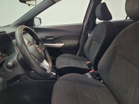 Used 2018 Nissan Kicks SV image 17