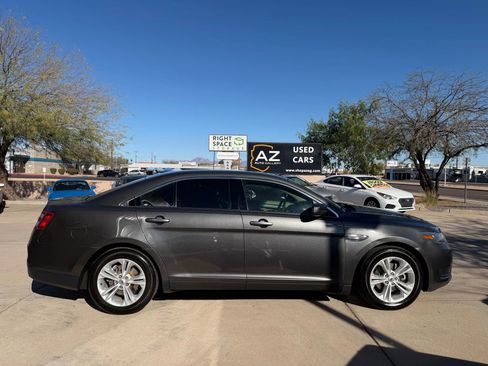 Used 2015 Ford Taurus SE image 8