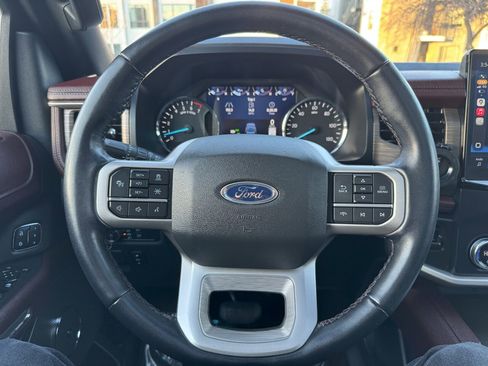 Used 2022 Ford Expedition Limited image 27