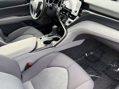 Used 2021 Toyota Camry LE image 12