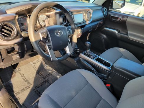 Used 2018 Toyota Tacoma SR5 image 14