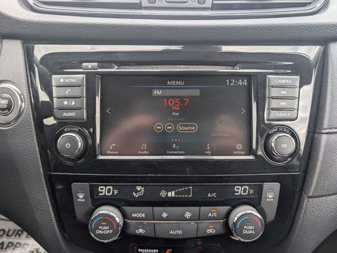 Used 2019 Nissan Rogue SV image 17