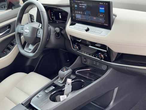 Certified 2025 Nissan Rogue SL image 9