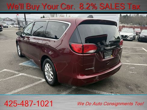 Used 2023 Chrysler Voyager LX image 5