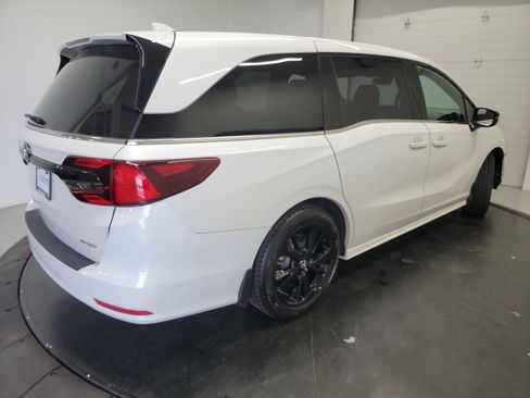 Certified 2023 Honda Odyssey Sport image 9