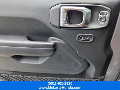 Used 2018 Jeep Wrangler Unlimited Sport S AWD/4WD image 33