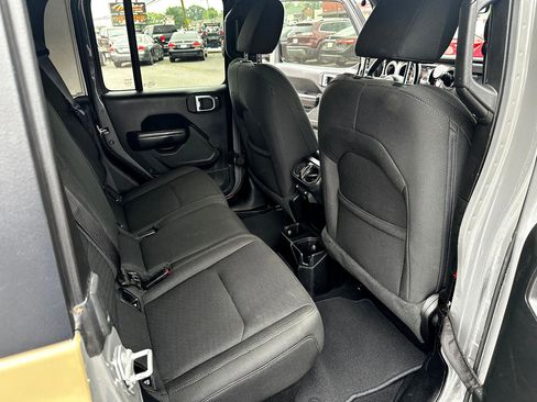 Used 2021 Jeep Gladiator Sport image 19