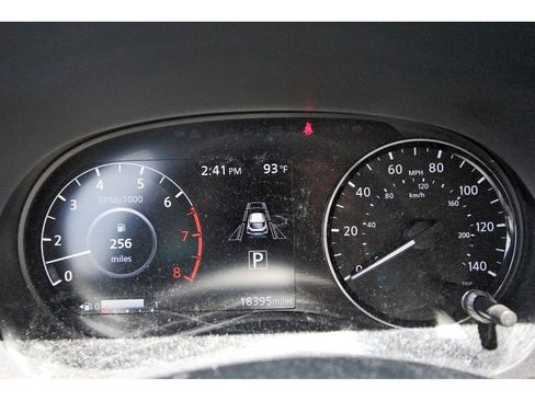 Used 2023 Nissan Kicks SR w/ SR Premium Package FWD image 8