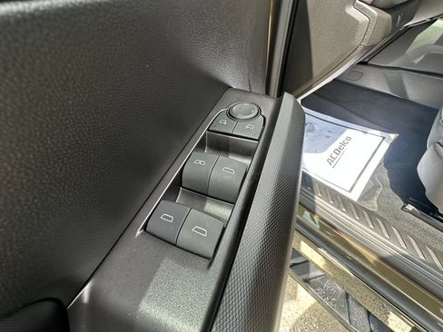 Used 2024 Chevrolet Colorado LT w/ LT Convenience Package III AWD/4WD image 11