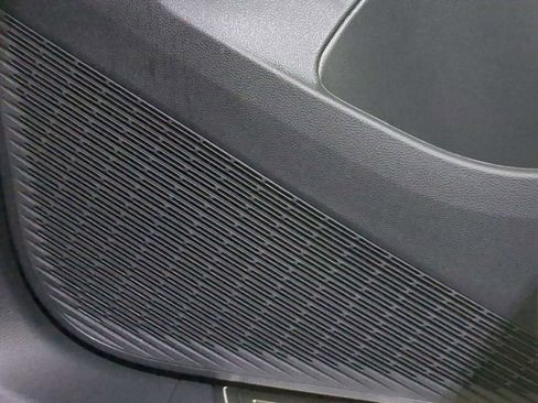 Used 2025 Volkswagen Atlas Cross Sport SE image 30