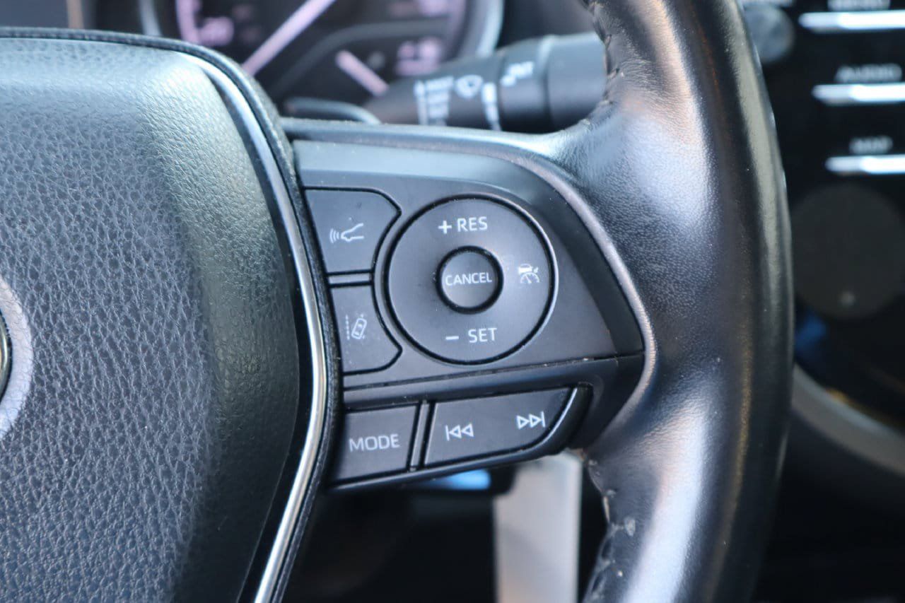 Used 2019 Toyota Camry SE FWD image 12