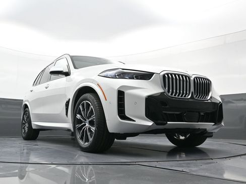 New 2026 BMW X5 xDrive40i w/ M Sport Package AWD/4WD image 24