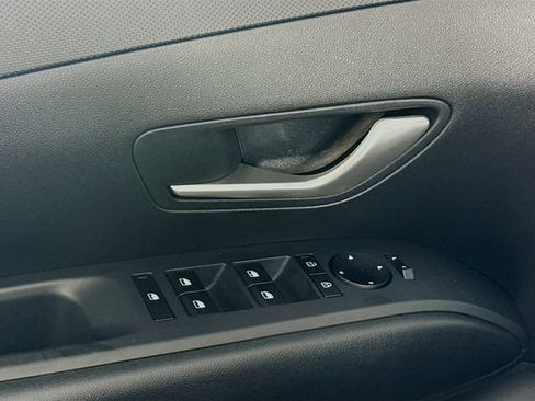 Certified 2025 Hyundai Tucson SE image 8