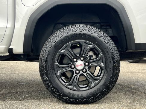 Used 2024 GMC Canyon Elevation image 28