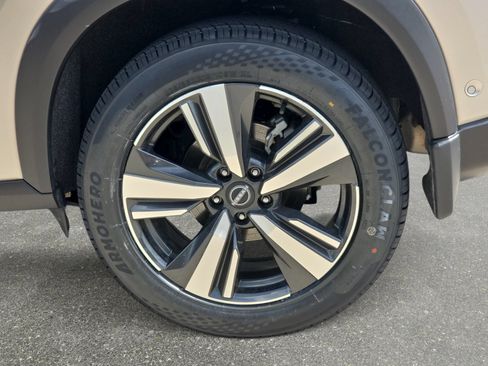 Used 2024 Nissan Rogue SL w/ SL Premium Package AWD/4WD image 32
