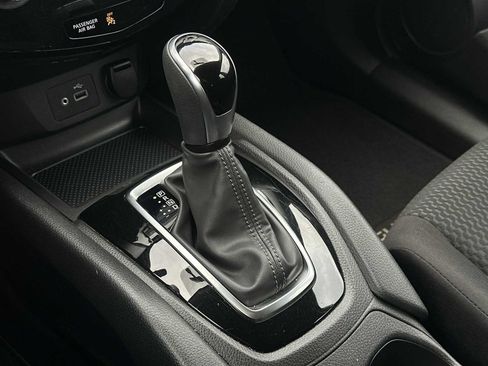 Used 2019 Nissan Rogue Sport S image 19