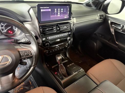 Used 2023 Lexus GX 460 w/ Black Line Special Edition AWD/4WD image 17