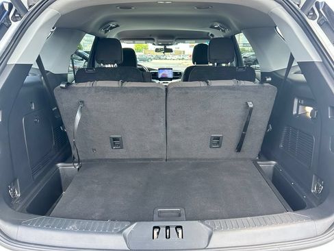 Used 2022 Ford Explorer XLT w/ Class IV Trailer Tow Package AWD/4WD image 29