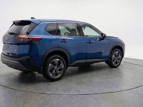 Used 2025 Nissan Rogue SV FWD image 9