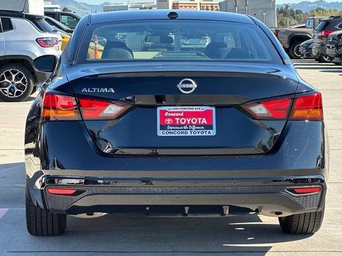 Used 2025 Nissan Altima 2.5 SV FWD image 9