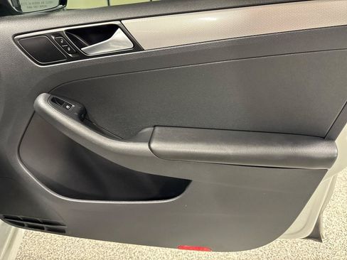 Used 2017 Volkswagen Jetta SE FWD image 11