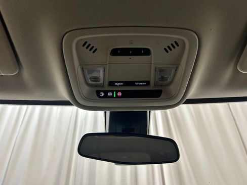 Used 2021 Chevrolet Traverse LT FWD image 18