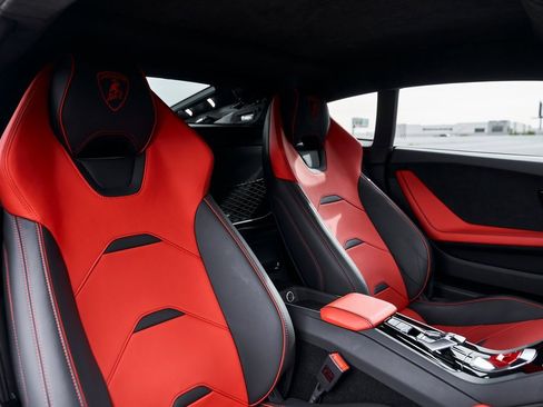 Used 2023 Lamborghini Huracan EVO image 45