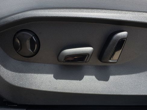 New 2025 Volkswagen Taos SE FWD image 26