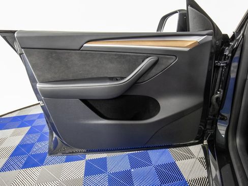 Used 2024 Tesla Model Y Long Range AWD/4WD image 14