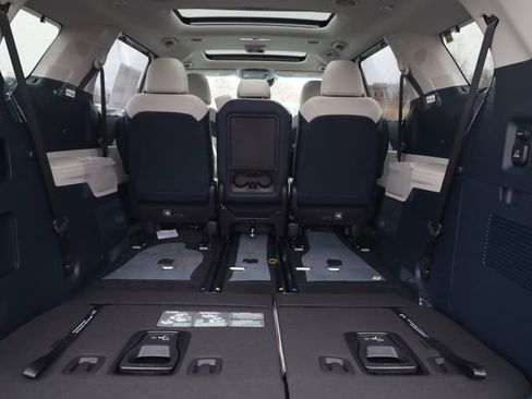 New 2026 Kia Carnival SX image 26