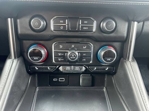 Used 2024 Chevrolet Tahoe Z71 w/ Luxury Package AWD/4WD image 5