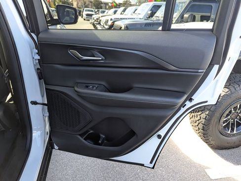 New 2025 Jeep Grand Cherokee Altitude RWD image 34