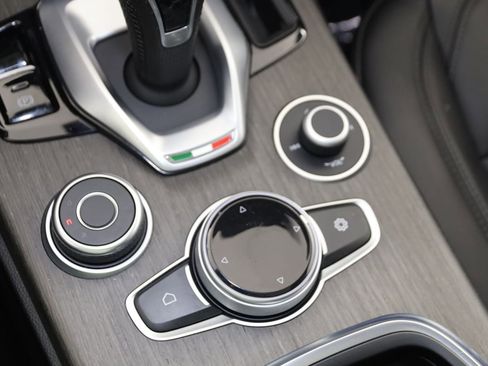 Used 2023 Alfa Romeo Stelvio Ti image 30