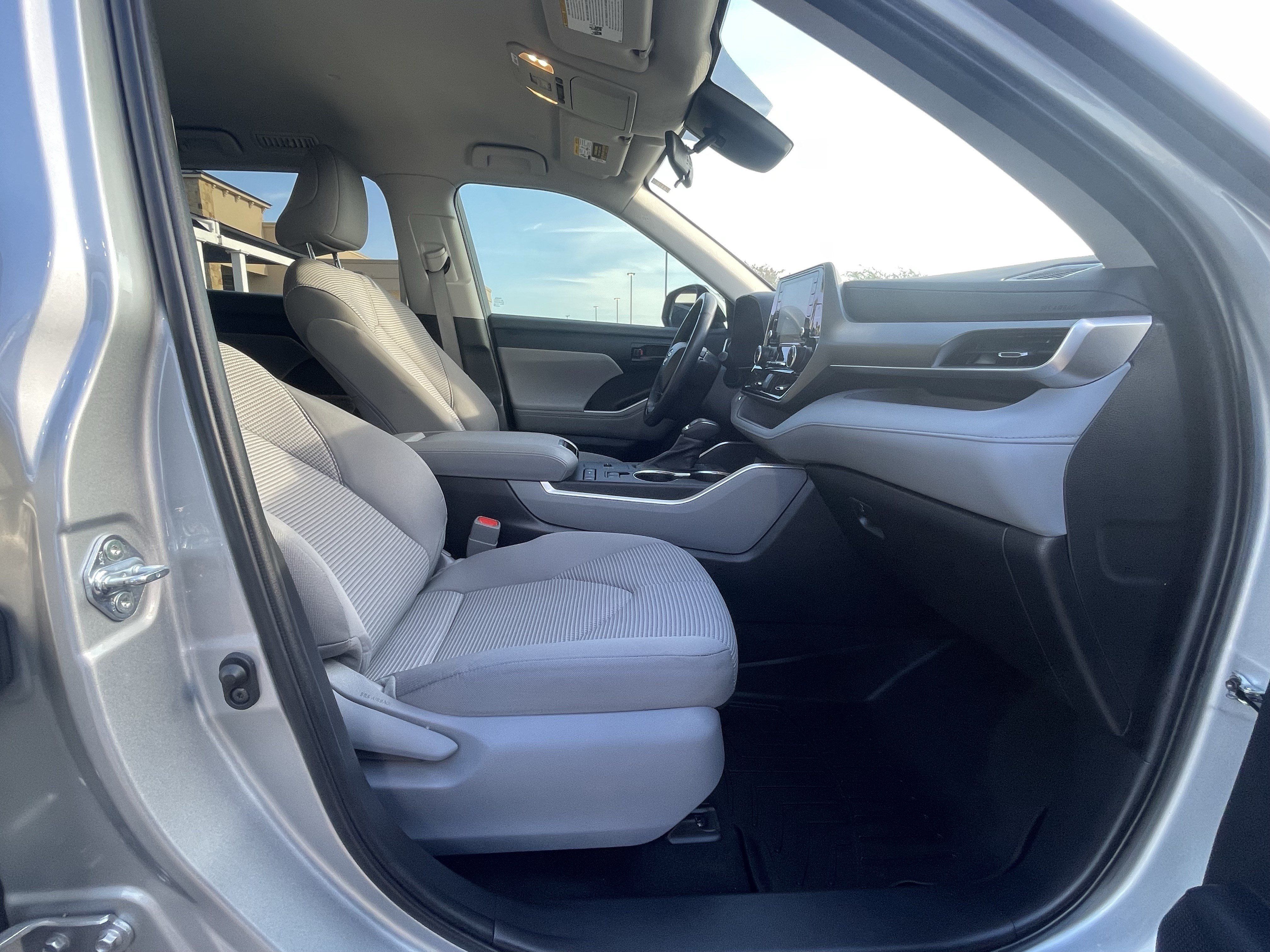Used 2022 Toyota Highlander LE FWD image 10