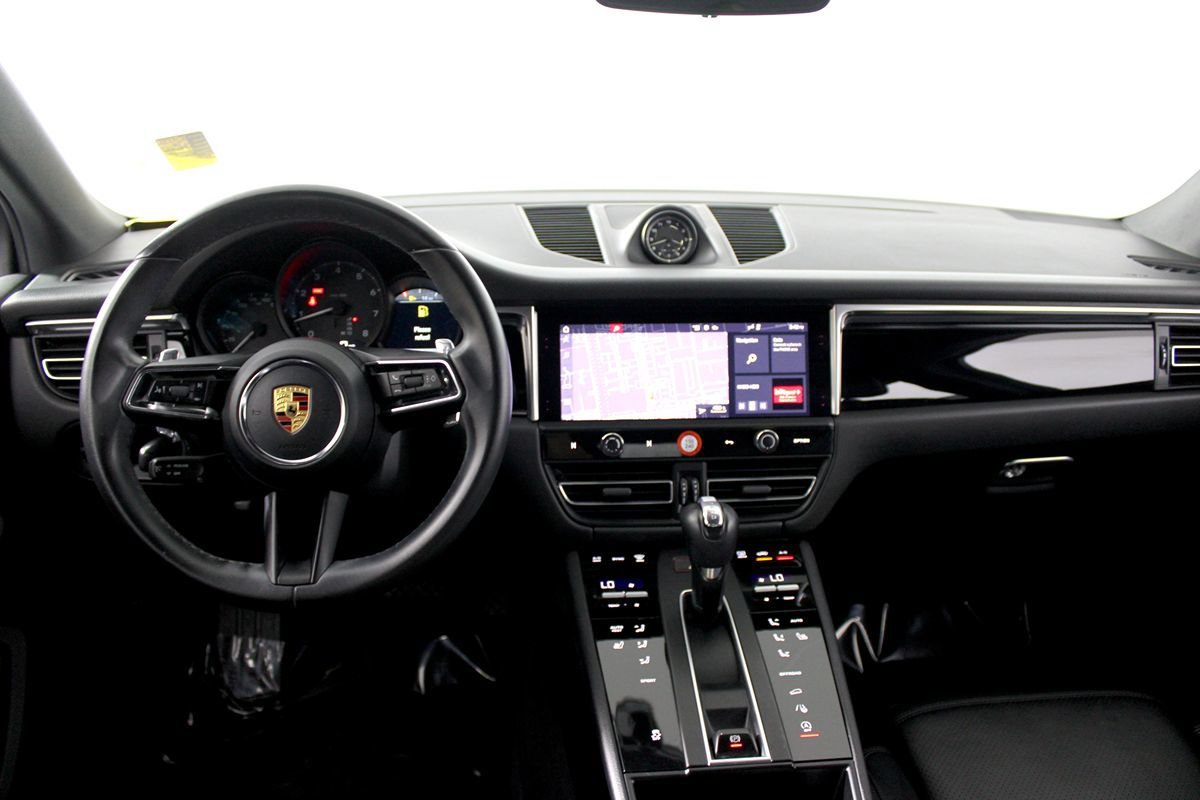 Used 2022 Porsche Macan AWD/4WD image 16