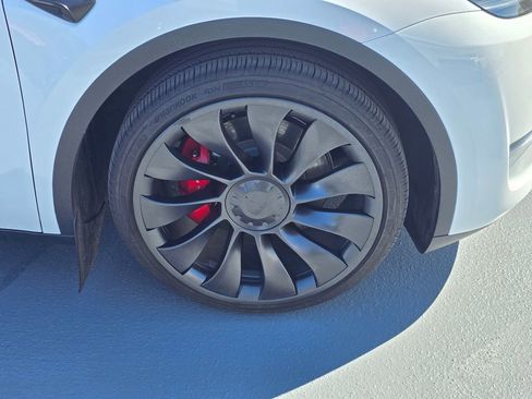 Used 2024 Tesla Model Y Performance AWD/4WD image 9