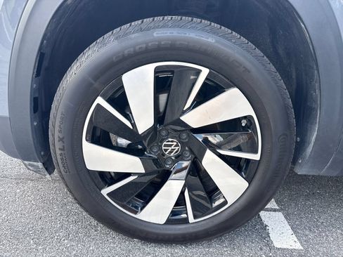 Certified 2025 Volkswagen Atlas Cross Sport SE AWD/4WD image 28