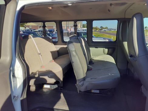 Used 2020 Chevrolet Express 3500 LS image 19