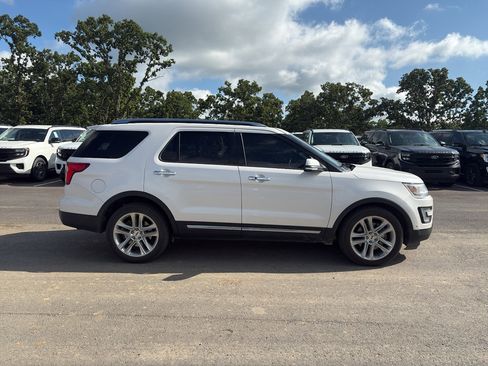 Used 2017 Ford Explorer Limited w/ Equipment Group 301A FWD image 5