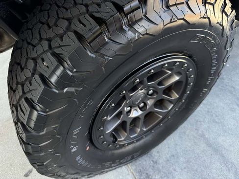 Used 2022 Jeep Wrangler Unlimited Rubicon w/ Xtreme Recon 35" Tire Package image 28