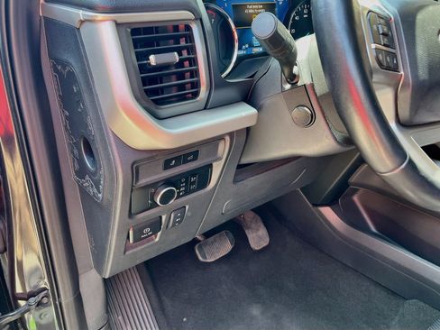 Used 2024 Ford Expedition XLT RWD image 10
