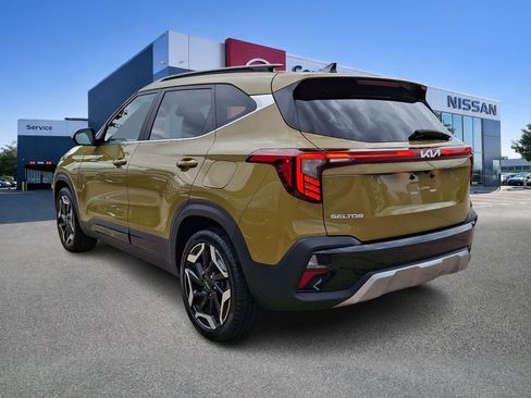 Used 2024 Kia Seltos SX w/ SX Sunroof Package AWD/4WD image 4