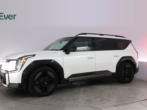 Used 2024 Kia EV9 GT-Line AWD/4WD image 17