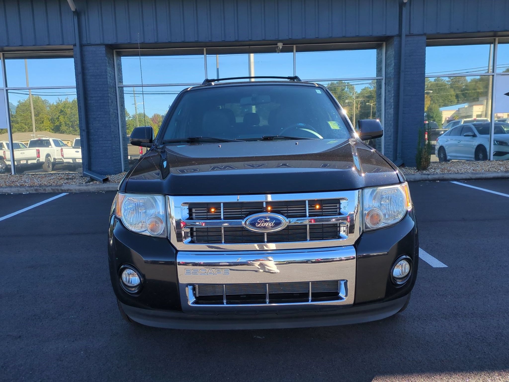 Used 2011 Ford Escape Limited w/ 302A Rapid Spec Order Code FWD image 2