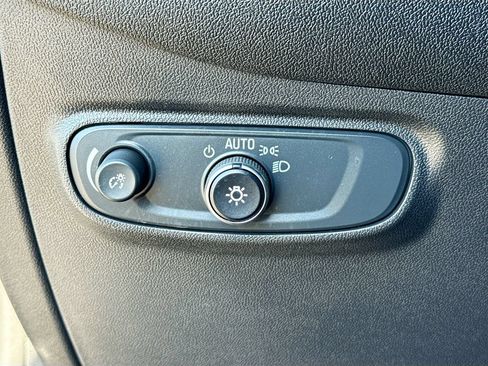 Used 2024 Chevrolet Equinox LT FWD image 10