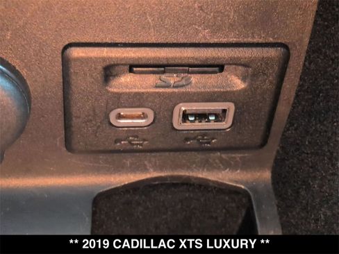 Used 2019 Cadillac XTS Luxury image 10