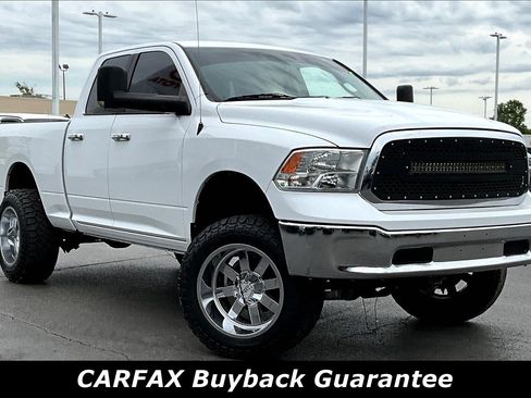 Used 2017 RAM 1500 Classic SLT AWD/4WD image 3